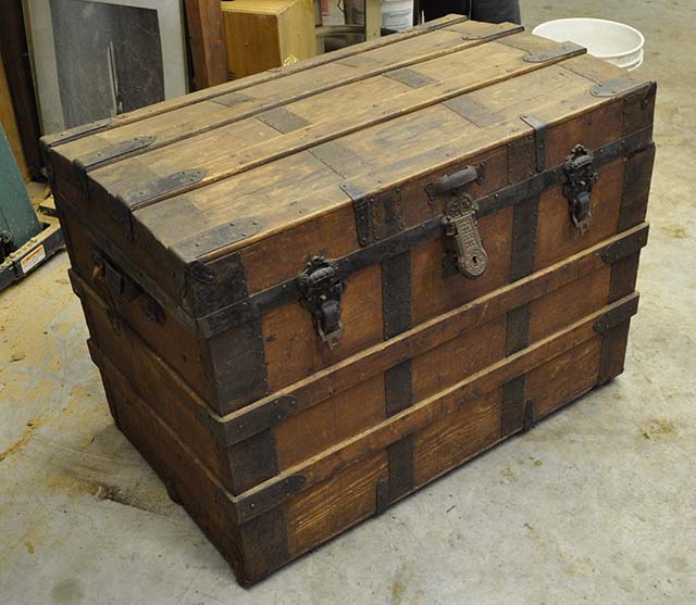 Vintage Steamer Trunks 28